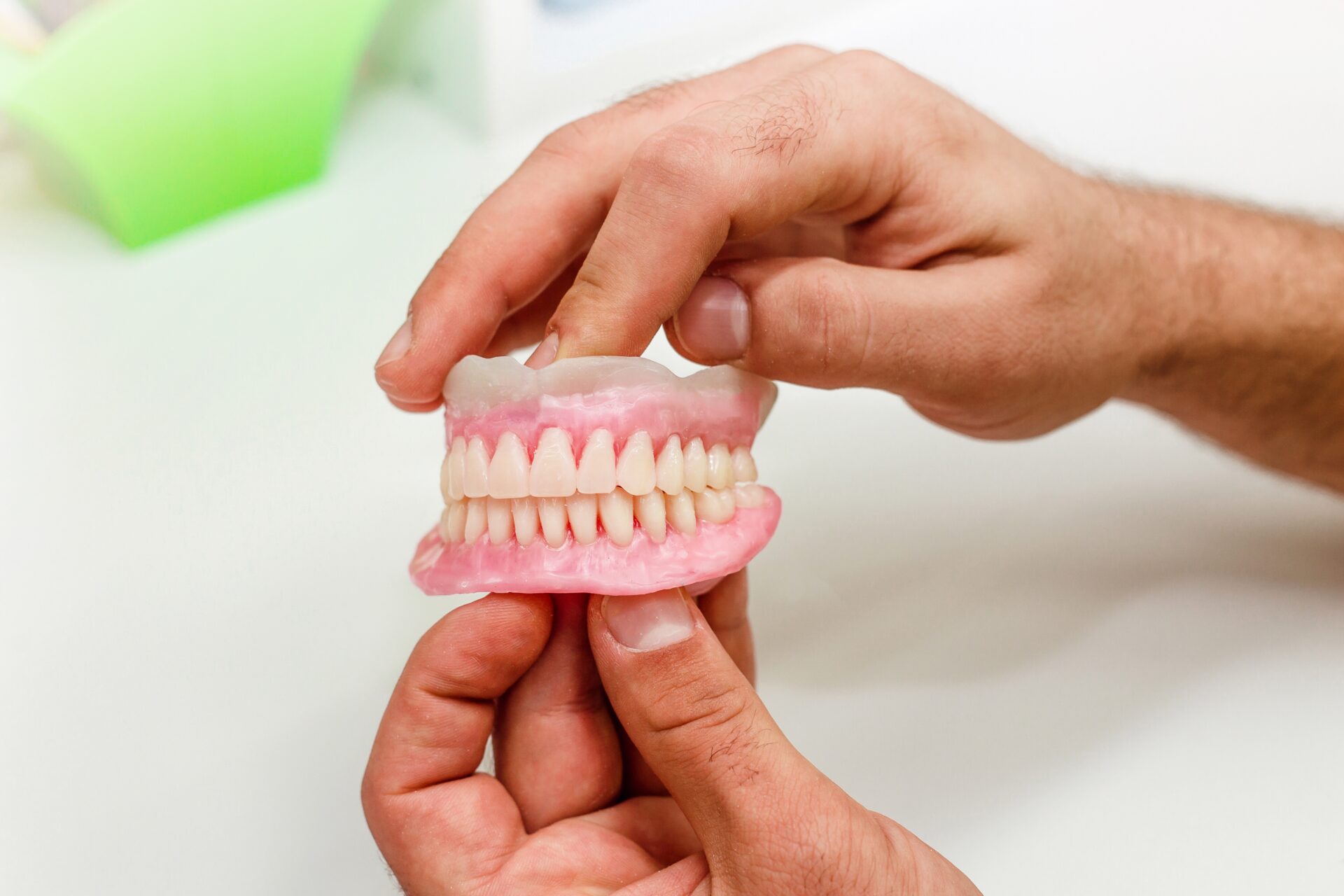 Artificial teeth of full mouth in the dental office Artificial teeth of full mouth in the dental office<br />